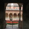 Le petit cloître, la fontaine et les arcades