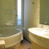 Le Grand Monarque à Chartres – La chambre (appartement) 129