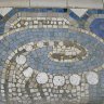 La Piscine. Détail de la mosaïque du bassin à motif de vagues stylisées. 