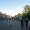 Vérone - piazza Bra - cette vaste place au cœur de la ville fut l'emplacement d'un marché aux bestiaux dès le XIIe siècle, une grande foire aux marchandises au XVIIe… Ici, Il Listone, l'allée piétonne pavée. 