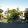 Vérone - piazza Bra, au centre du jardin, la fontaine des Alpes.