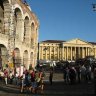 Vérone - piazza Bra, l'Arena et le palazzo Barbieri