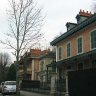 Les Chalets impériaux (1863-1864) construits par l'architecte Jean Lefaure. Au premier plan, le Chalet Clermont-Tonnerre